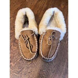 L.L. Bean Women's Wicked Good Moccassins Women's Size 8 Medium - Read